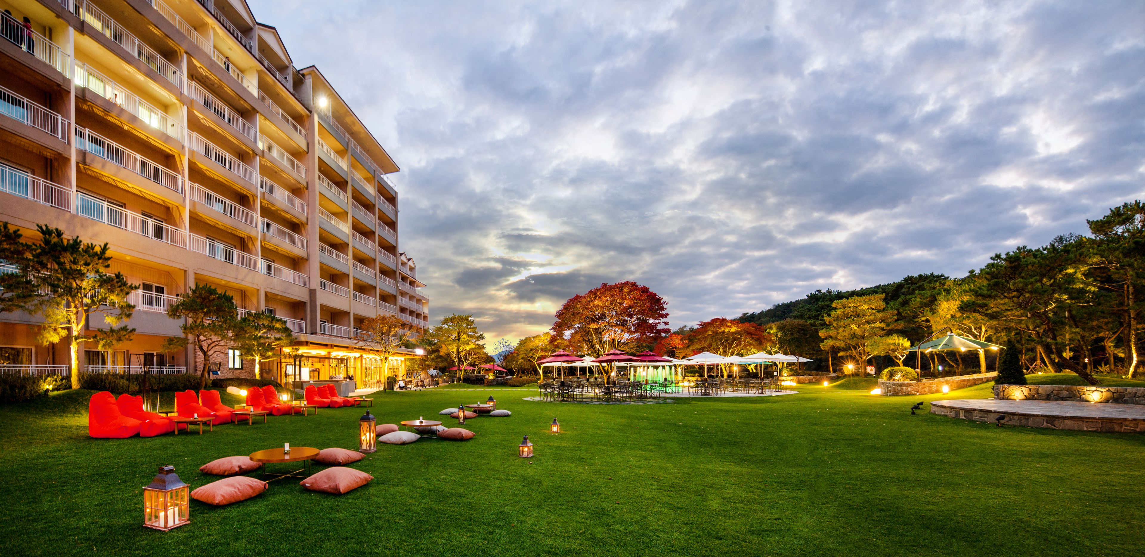 2 restaurants, breakfast, lunch, dinner served; Modern European cuisine 