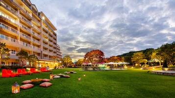 2 restaurants, breakfast, lunch, dinner served; Modern European cuisine