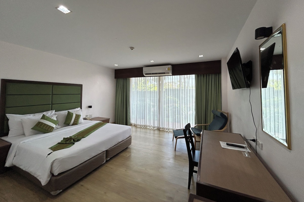 Superior Double Room | Free minibar, in-room safe, blackout drapes, soundproofing