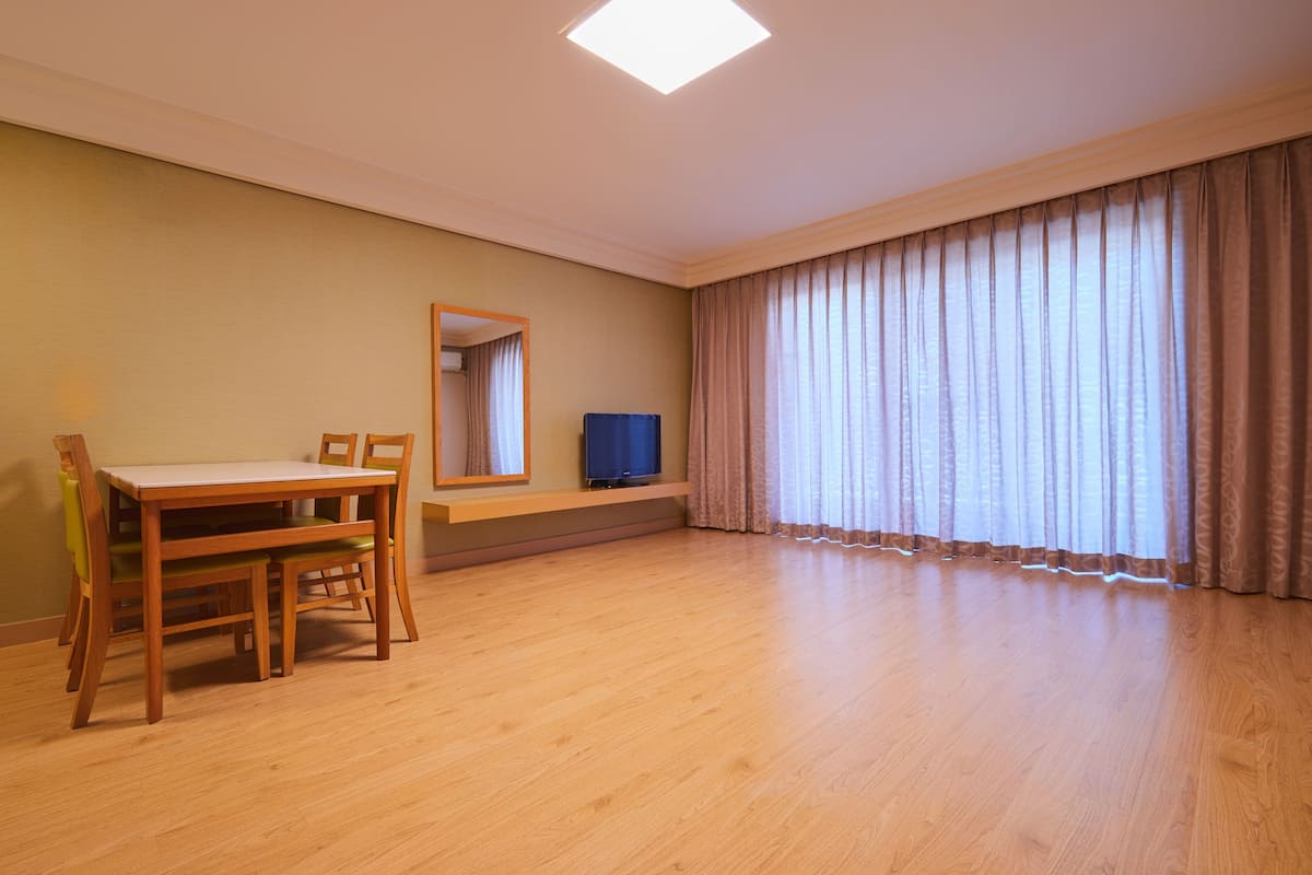 1 camera, biancheria da letto di alta qualità, tende oscuranti