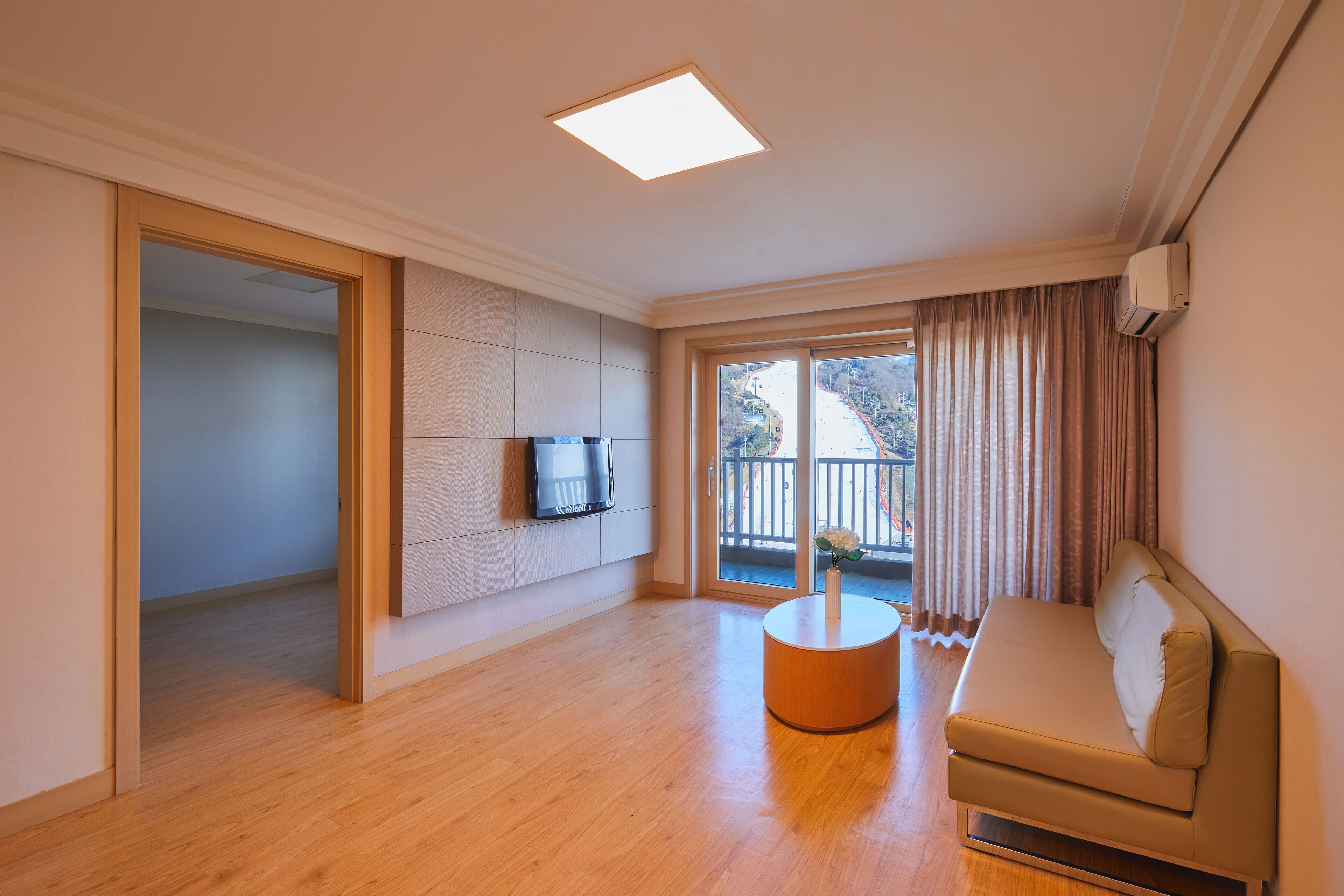 1 bedroom, premium bedding, blackout curtains, soundproofing