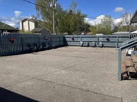 标准房, 2 张大床, 无烟房 | 起居区 | 32-英寸液晶电视 （配备有线频道）、电视