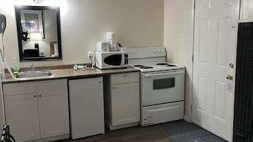 Habitación estándar, 2 camas Queen size, para no fumadores | Wifi gratis y ropa de cama