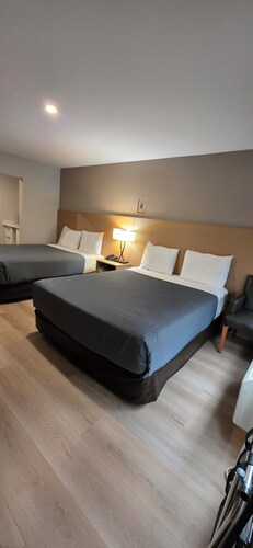Parkway Motel & European Lodges