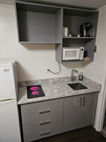 办公桌、遮光窗帘、熨斗/熨衣板、免费 WiFi