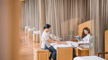 Couples treatment room(s), body treatments, hydrotherapy, aromatherapy