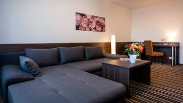 Suite | 1 bedroom, desk, blackout drapes, soundproofing