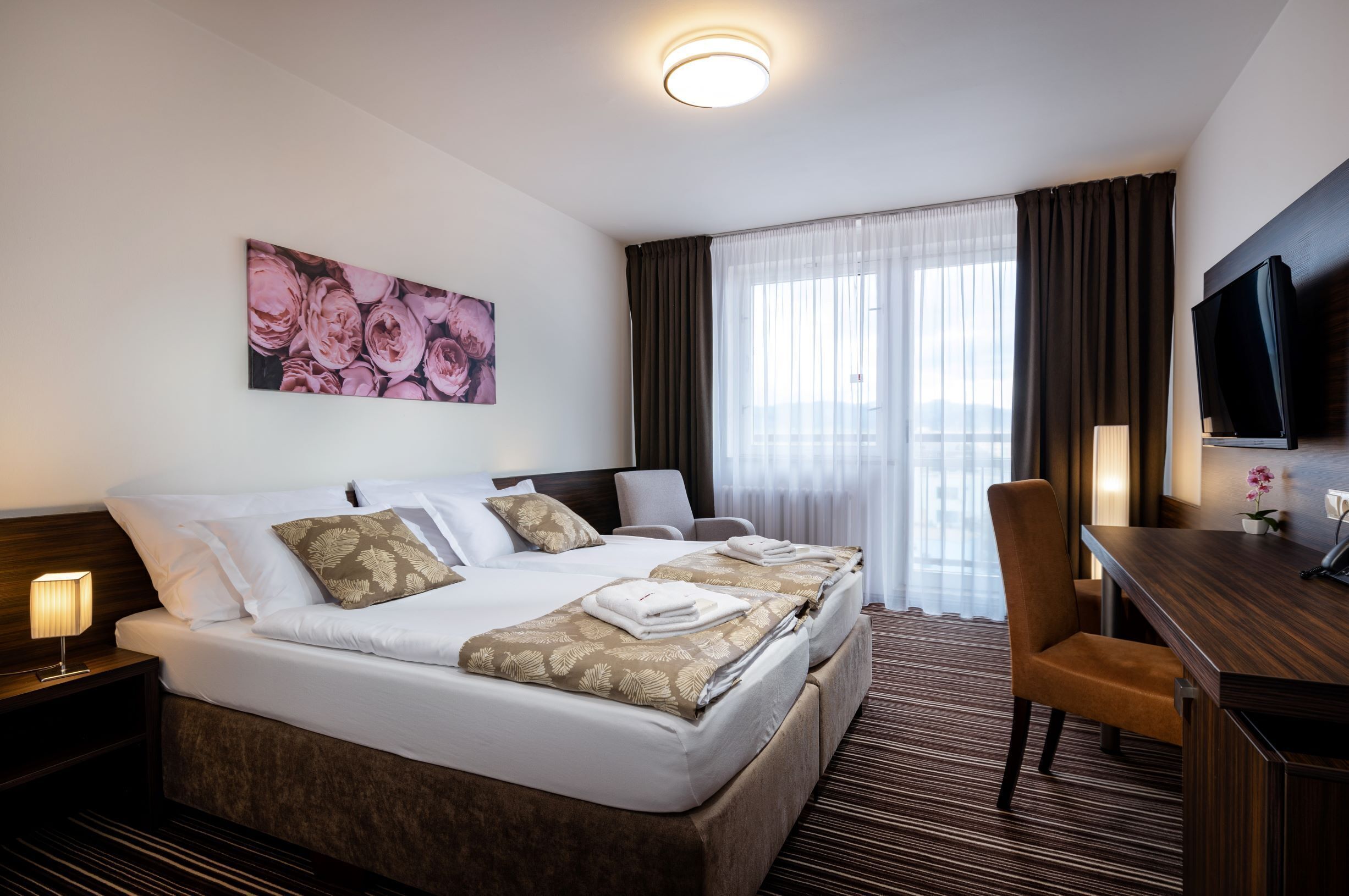 suite | 1 bedroom, desk, blackout curtains, soundproofing