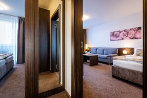Family Room | 1 bedroom, desk, blackout drapes, soundproofing