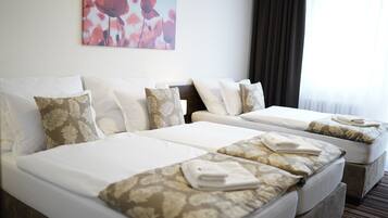 Quarto triplo premium | 1 quarto, escrivaninha, cortinas blackout, quartos à prova de som