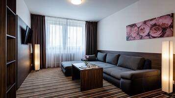 Suite | 1 bedroom, desk, blackout drapes, soundproofing