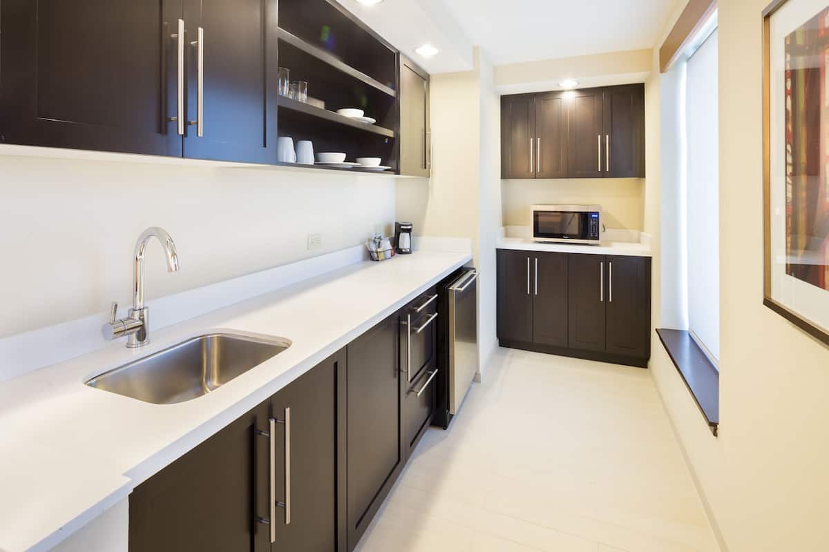 suite, 1 king bed | private kitchenette | fridge, coffee/tea maker