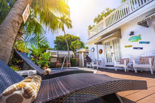 Seascape Tropical Inn - Adult Exclusive