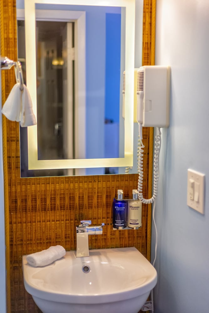 Seascape Tropical Inn by null