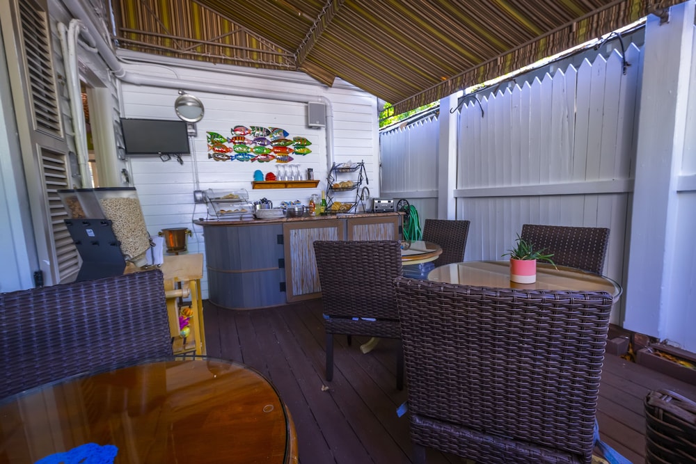 Seascape Tropical Inn by null