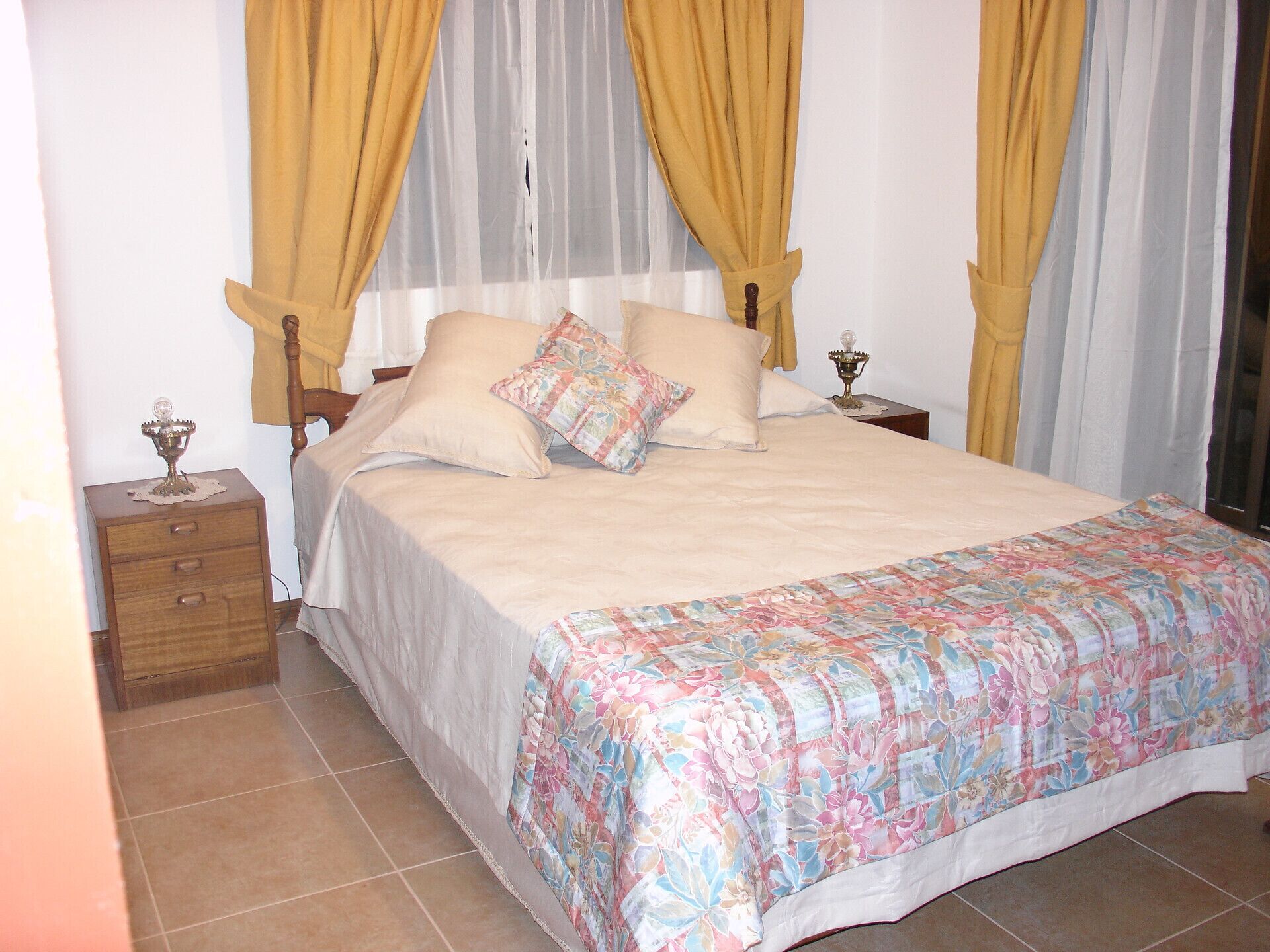 3 bedrooms, hypo-allergenic bedding available, Select Comfort beds