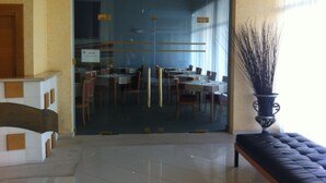 Unclassified image, 3 of 66, button - Hotel Francis (Beja)
