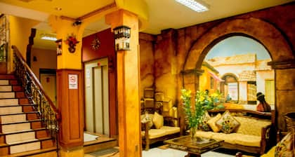 Las Brisas Centro Hotel