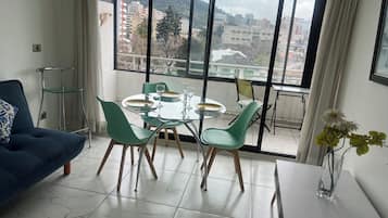 29-inch TV with cable channels