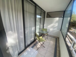 Standard Apartment (304) | Terrace/patio - Departamento Don Miguel Claro (Santiago)