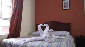 Twin Room, Shared Bathroom - Hostelling International Cusco (Cusco)