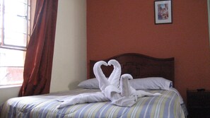 Twin Room, Shared Bathroom | Premium bedding, down comforters, in-room safe, blackout drapes - Hostelling International Cusco (Cusco)
