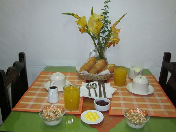 Free daily continental breakfast - Hostelling International Cusco (Cusco)