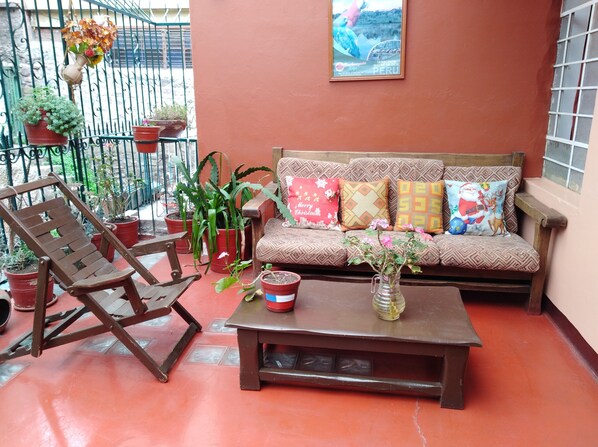 32-inch TV with cable channels