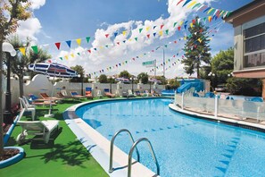 Seasonal outdoor pool, pool umbrellas, pool loungers - Hotel Zenith (Cervia)