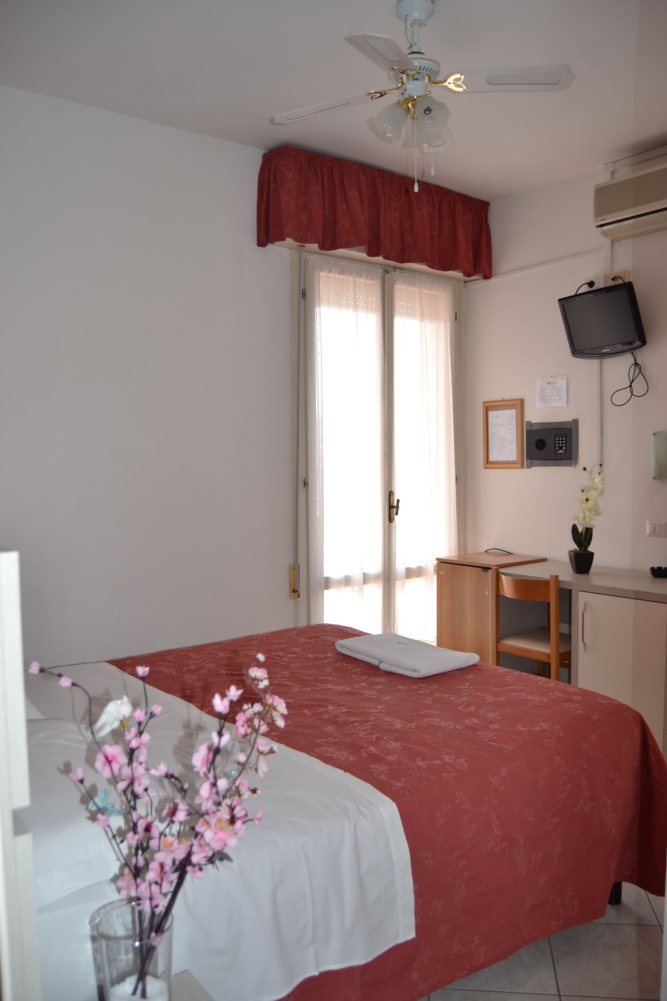 minibar, in-room safe, desk, cots/infant beds