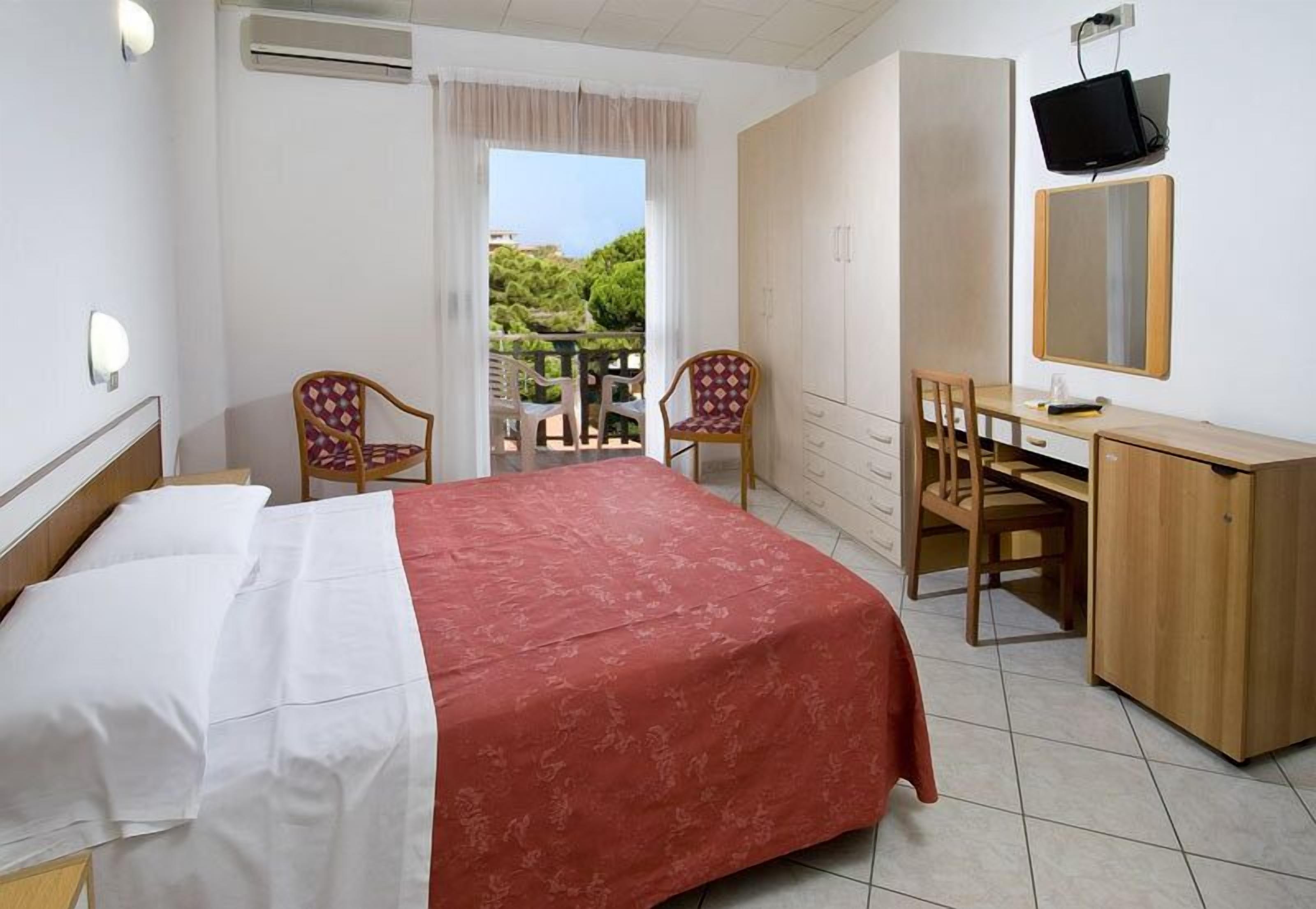 minibar, in-room safe, desk, cots/infant beds