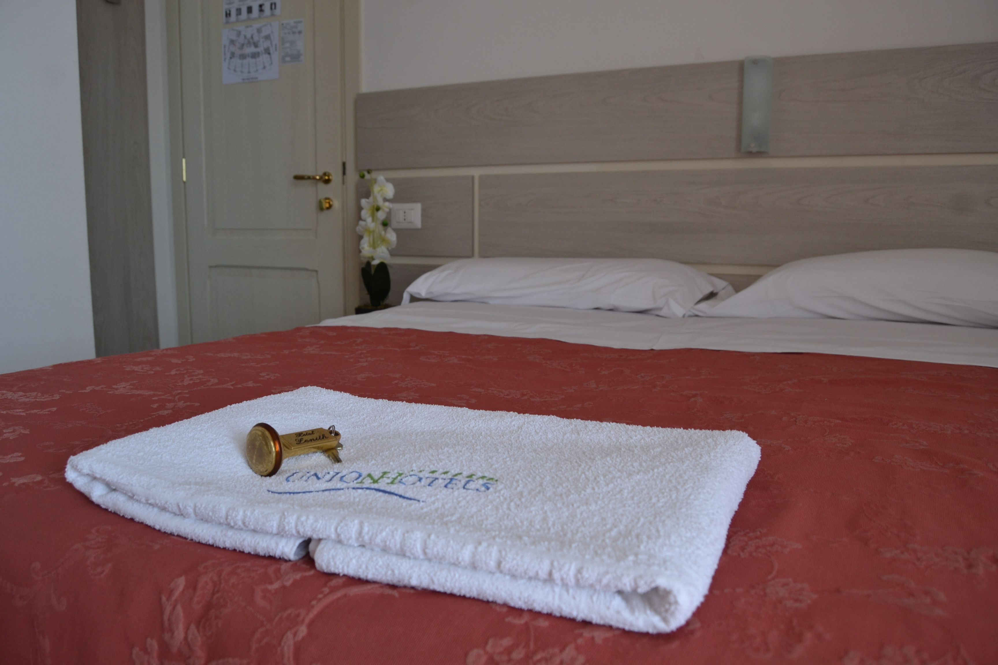 superior double or twin room | minibar, in-room safe, desk, cots/infant beds