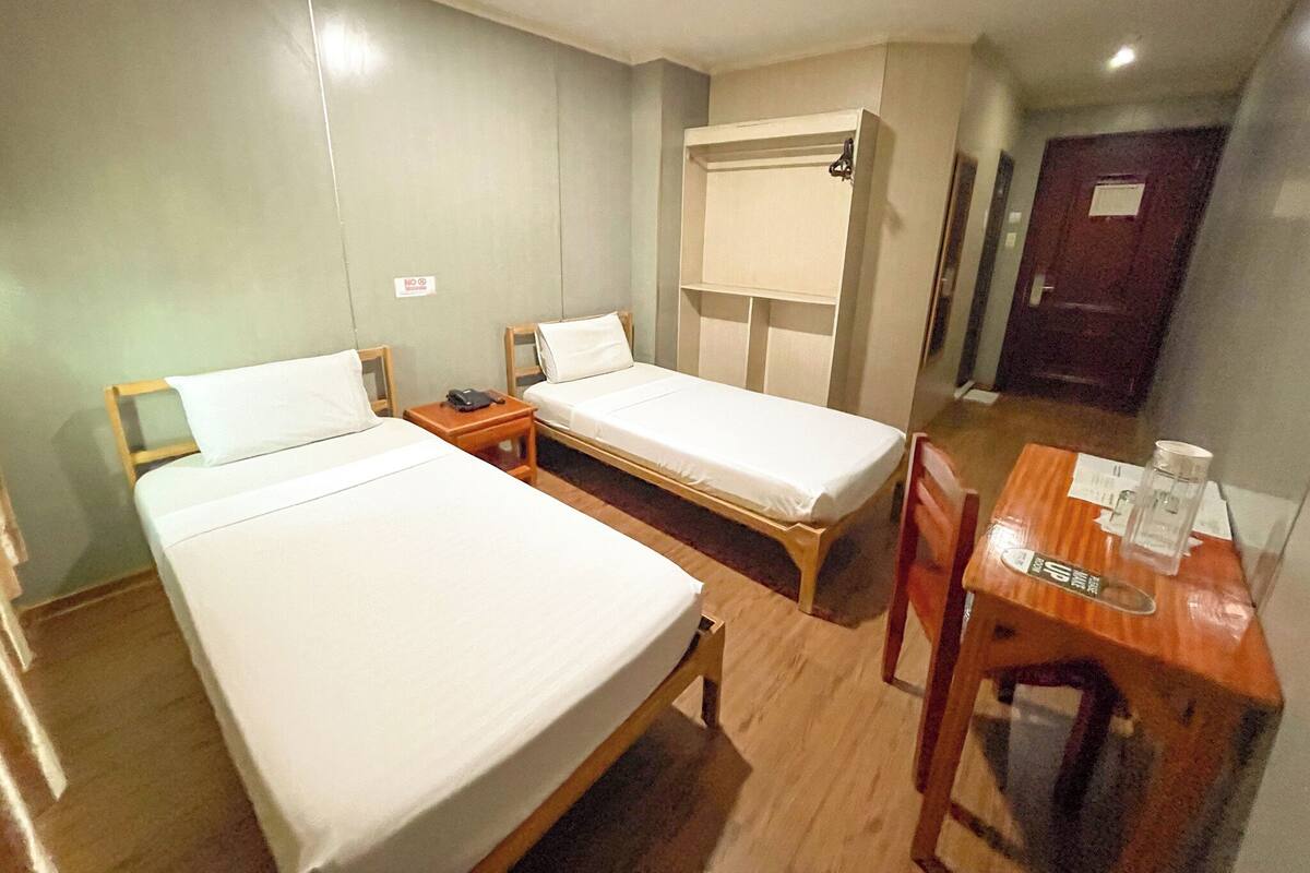 Quarto duplo luxo | Escrivaninha, Wi-Fi de cortesia, roupa de cama