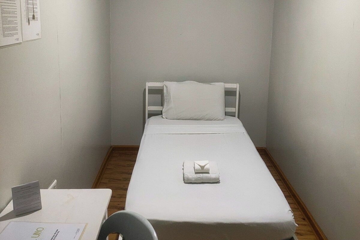 Chambre simple (without Air Conditioning) | Bureau, accès au Wi-Fi (inclus), literie fournie