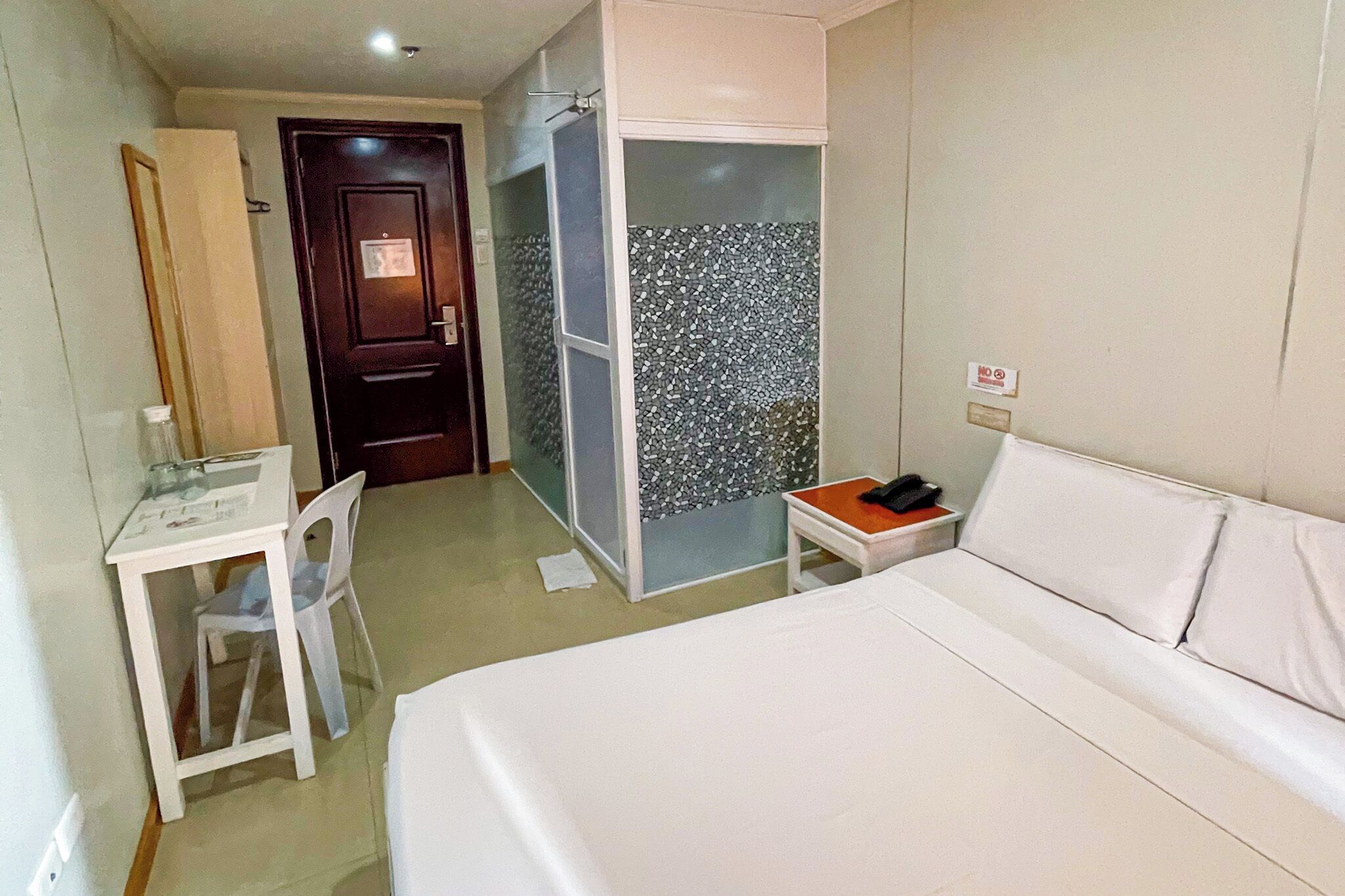 Standard Double Room | In-room safe, desk, soundproofing, WiFi (free)