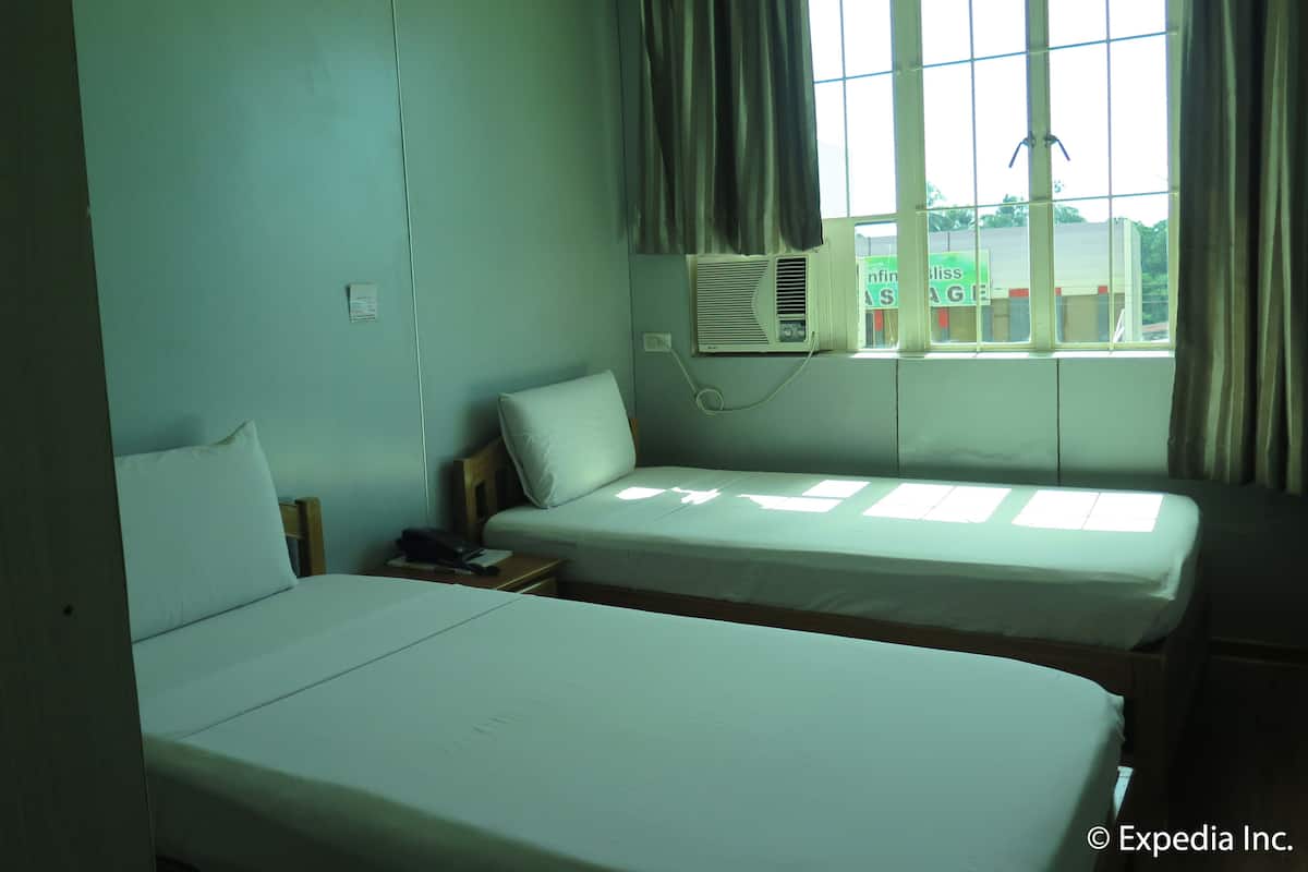Twin Premiere | In-room safe, desk, soundproofing, free WiFi