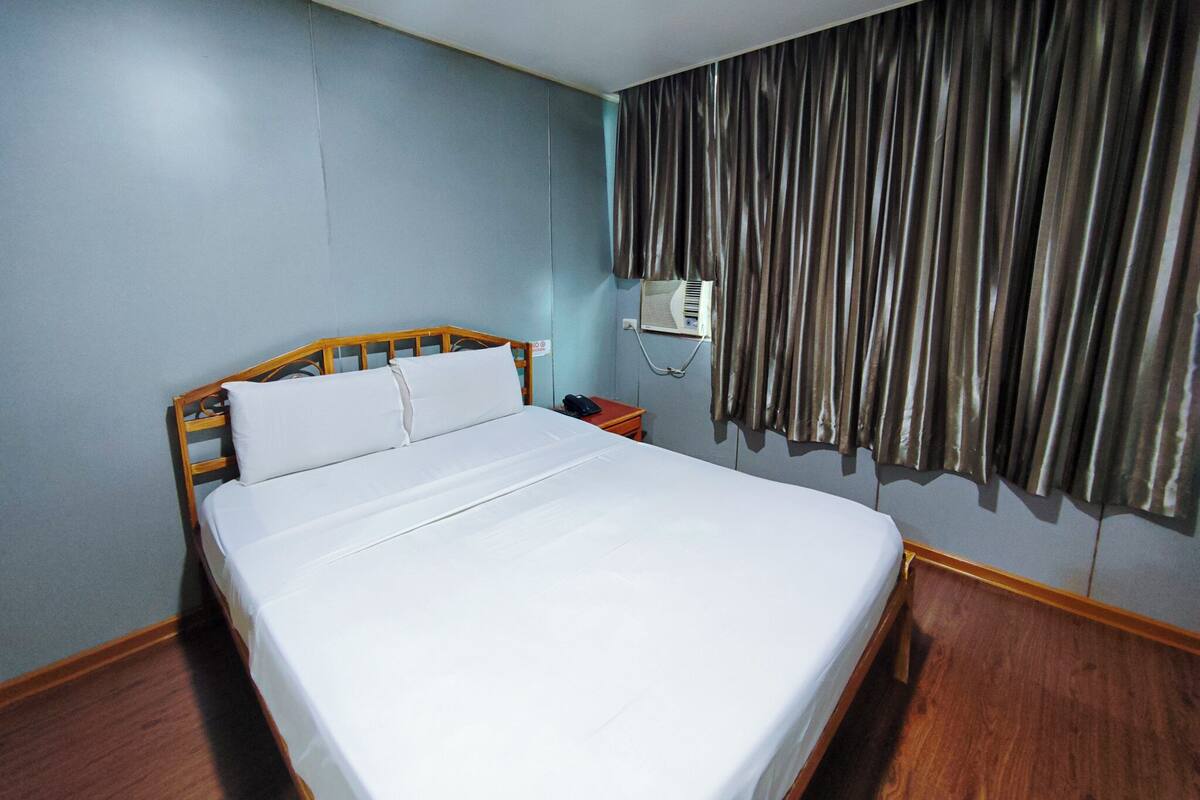 Quarto luxo | Escrivaninha, Wi-Fi de cortesia, roupa de cama