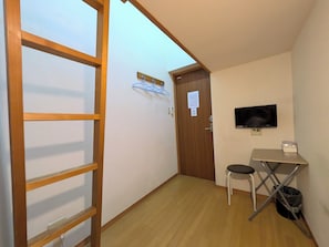 Single Room, Non Smoking, Shared Bathroom (Bunk Bed) | Desk, iron/ironing board, free WiFi, bed sheets