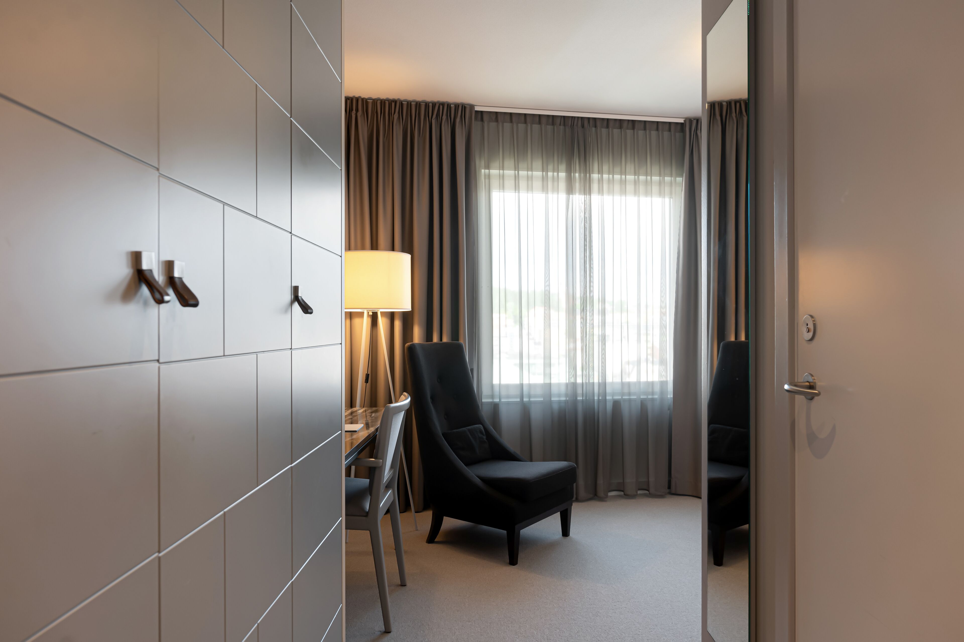 standard room | minibar, in-room safe, desk, blackout curtains