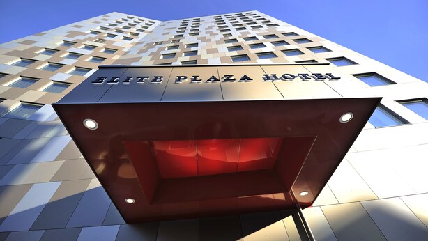 The exterior of the Elite Plaza Hotel with a modern design and a clear blue sky in the background. - Elite Plaza Hotel, Örnsköldsvik (Ornskoldsvik)