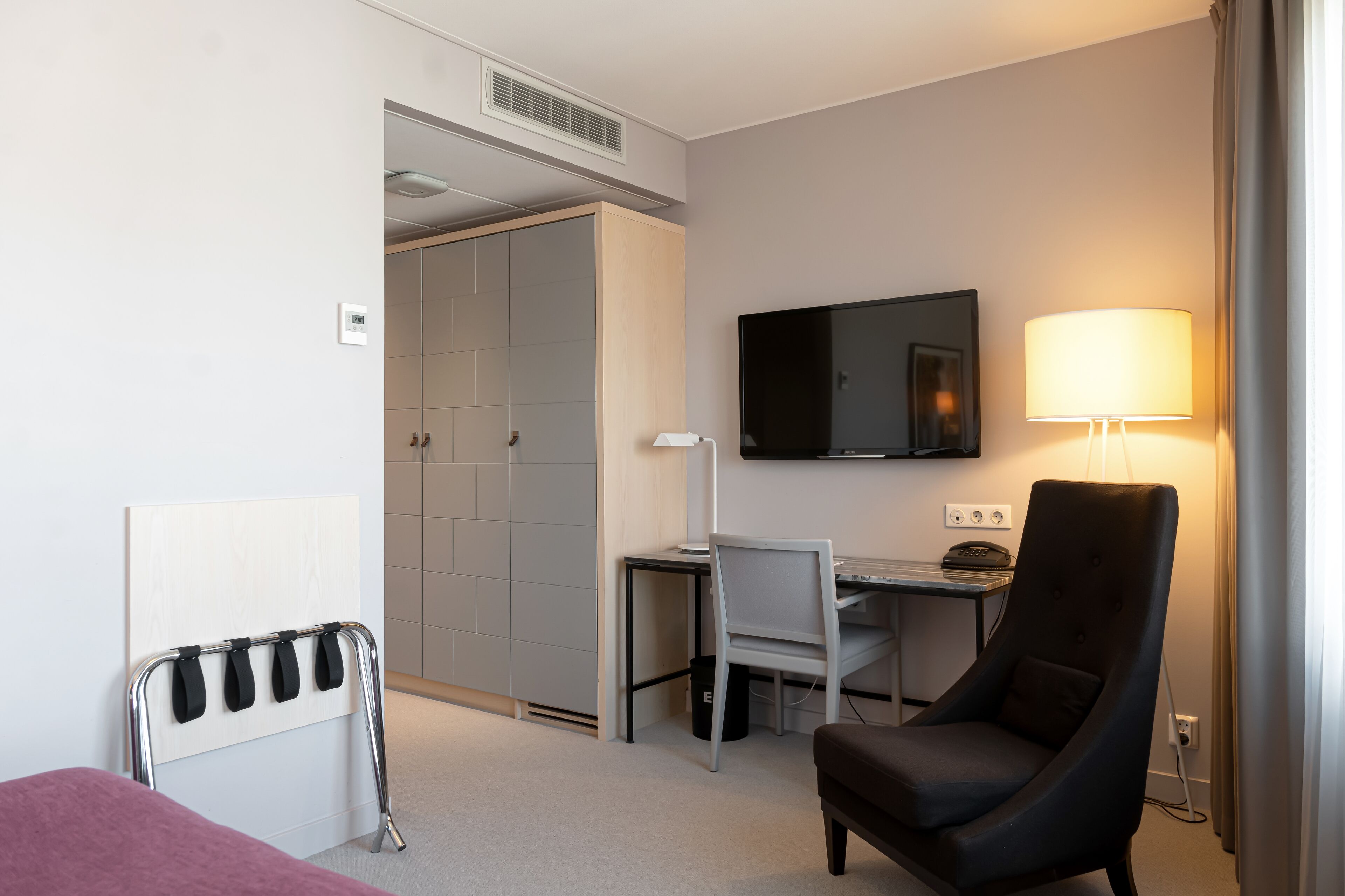 standard room | minibar, in-room safe, desk, blackout curtains