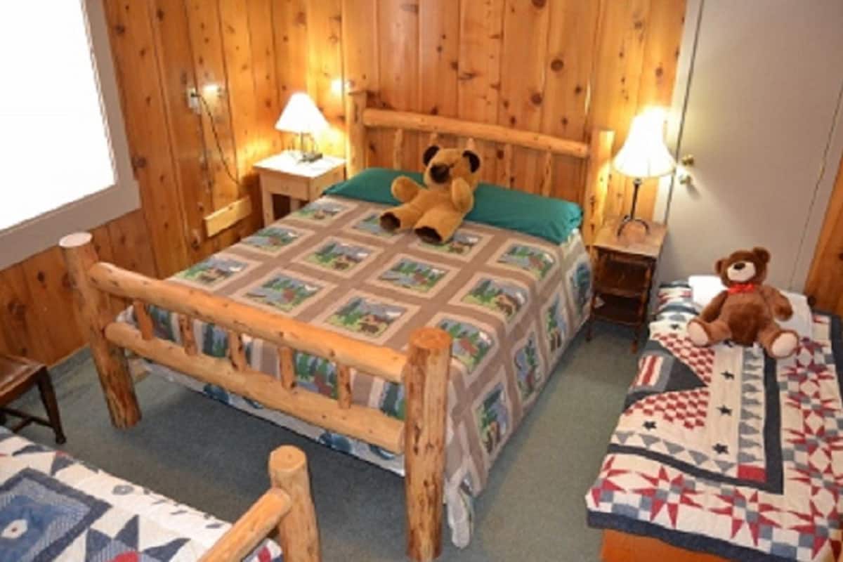 Economy Room, 1 Bedroom, Non Smoking, Shared Bathroom