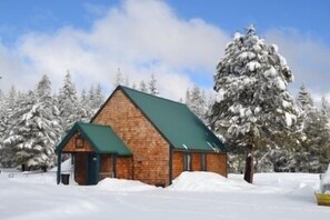 Property grounds - Tamarack Lodge at Bear Valley (Arnold)