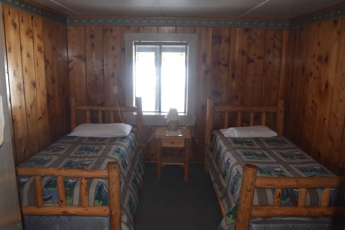 Economy Twin Room, 1 Bedroom, Non Smoking, Shared Bathroom