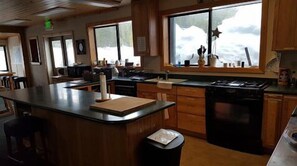 Daily continental breakfast (USD 5 per person) - Tamarack Lodge at Bear Valley (Arnold)