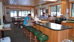 Daily continental breakfast for a fee - Tamarack Lodge at Bear Valley (Arnold)