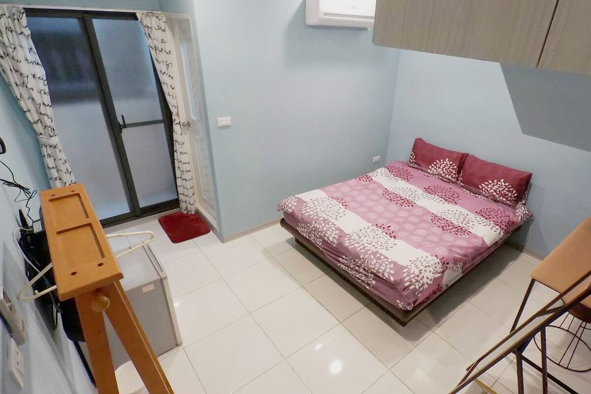 Desk, blackout curtains, free WiFi