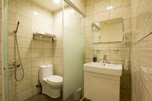 Standard Double Room | Bathroom