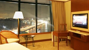 Premier Suite, 1 King Bed | Minibar, in-room safe, desk, WiFi (free) - GBW Hotel (Johor Bahru)