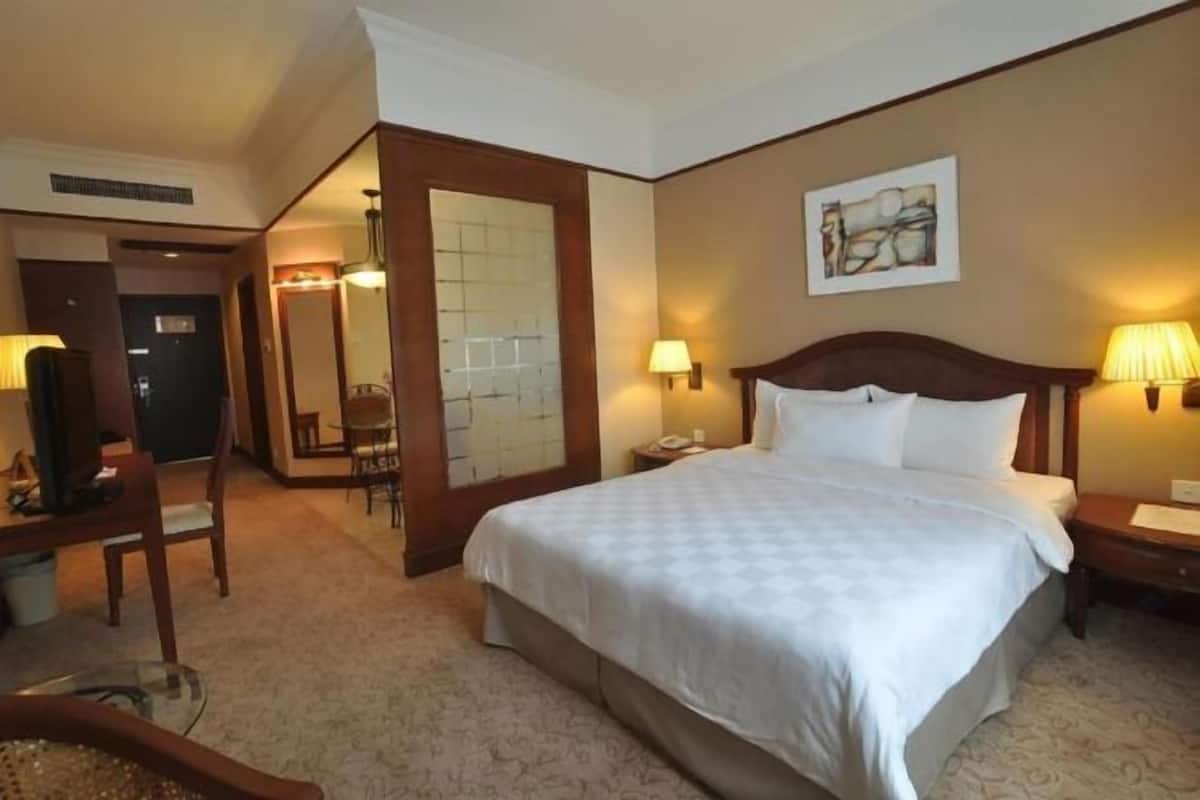 Minibar, in-room safe, desk, free WiFi